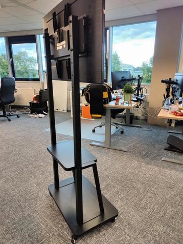 Verrijdbare monitorstandaard beschikbaar voor biedingen