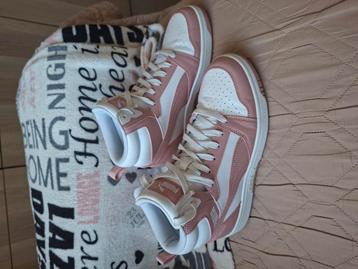 Nog bijna nieuwe puma sneaker maat 38 beschikbaar voor biedingen