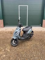 Piaggio Zip nardo grey, Fietsen en Brommers, Scooters | Piaggio, Ophalen, Zip, Zo goed als nieuw, Benzine
