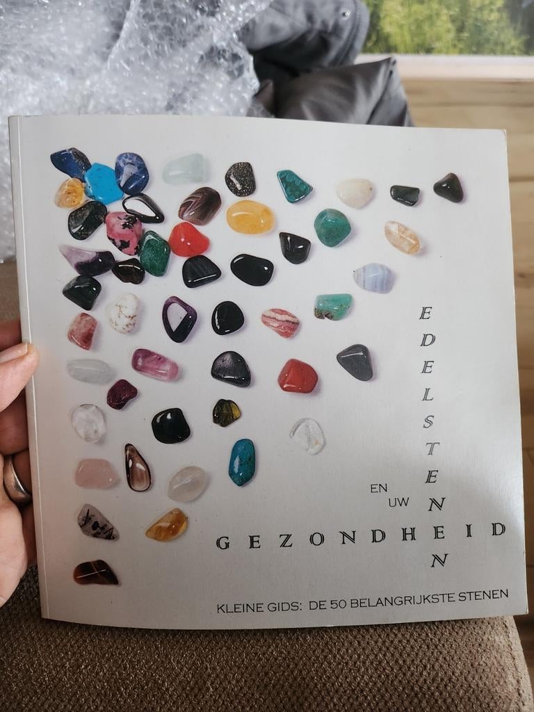 Edelstenen en uw gezondheid - kleine gids, Overige kleuren, Gehele gezicht, Ophalen of Verzenden, Zo goed als nieuw