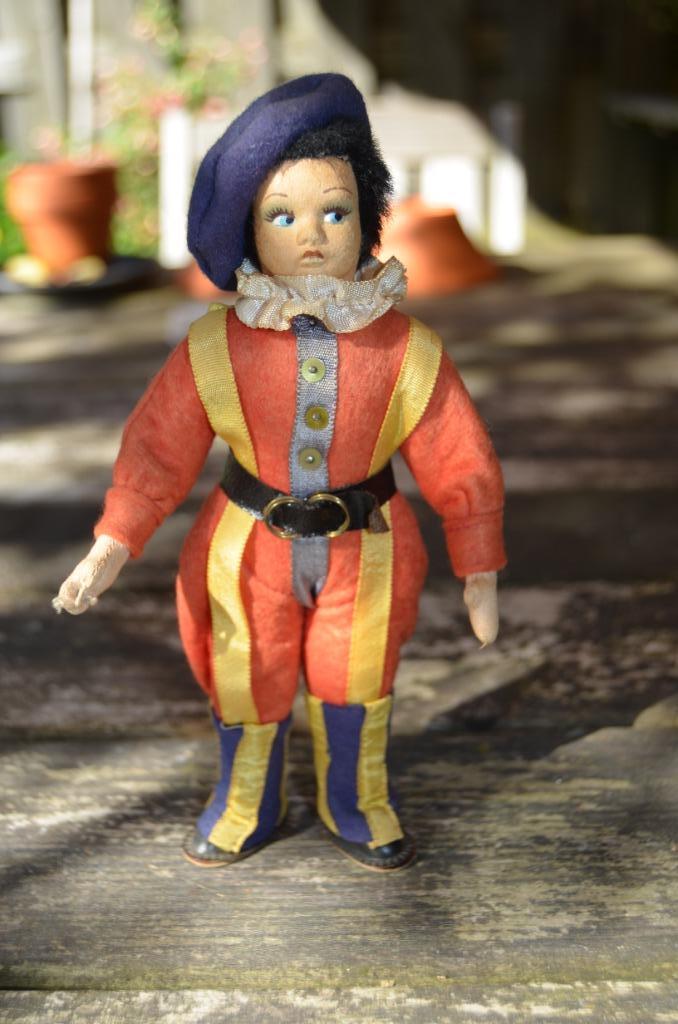 2 Vintage popjes Zwitserse Garde 19 cm hoog lijfwacht paus, Antiek en Kunst, Antiek | Speelgoed, Ophalen of Verzenden