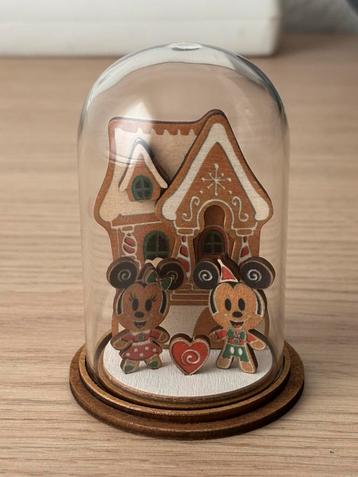 Disney Enchanting A30544 Home for Christmas stolpje beschikbaar voor biedingen