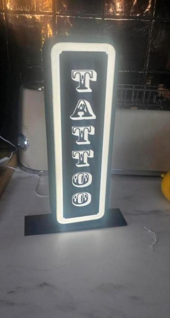 Lichtreclame Tattoo Studio - Unieke Decoratie, Verzamelen, Merken en Reclamevoorwerpen, Nieuw, Lichtbak of (neon) lamp, Ophalen of Verzenden