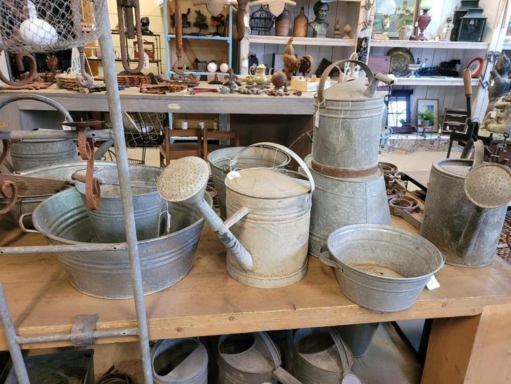 Brocante klassieke oude zinken emmers en gieters, Antiek en Kunst, Curiosa en Brocante, Verzenden