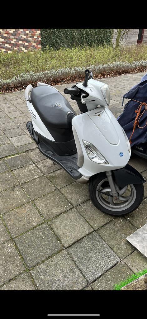 Piaggio fly 2010, Fietsen en Brommers, Scooters | Piaggio, Gebruikt, Fly, Maximaal 25 km/u, Benzine, Ophalen