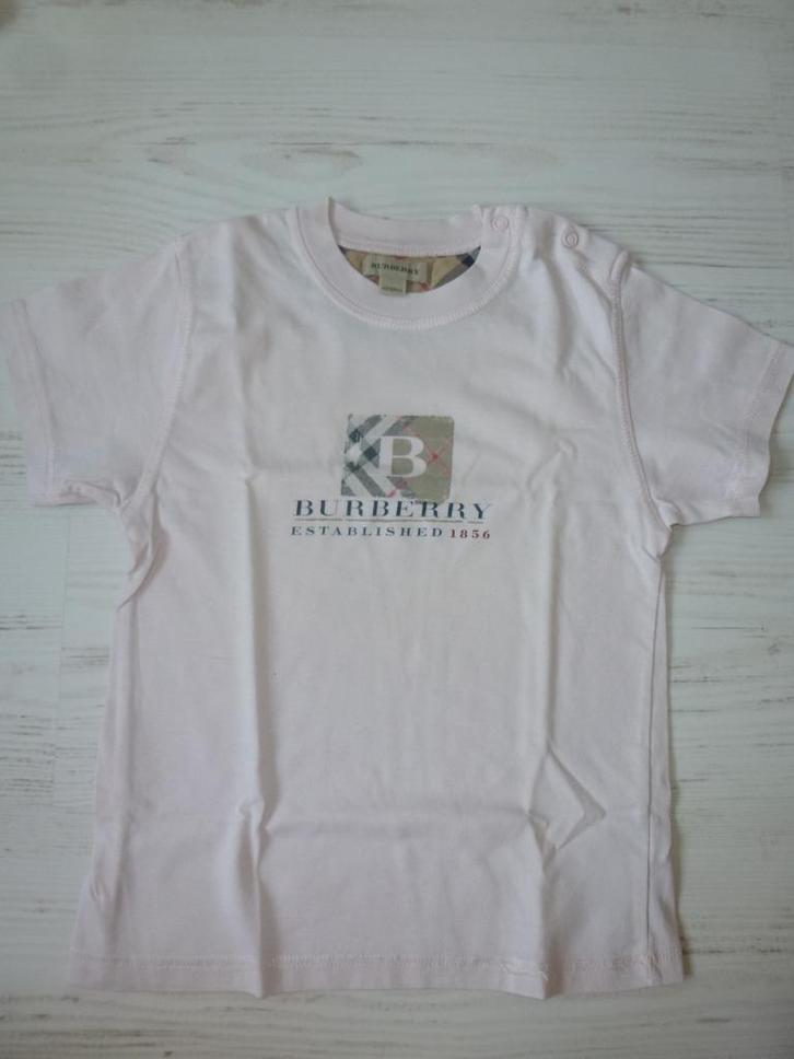 BURBERRY T-shirt, Kinderen en Baby's, Kinderkleding | Maat 104, Zo goed als nieuw, Jongen of Meisje, Shirt of Longsleeve, Ophalen of Verzenden