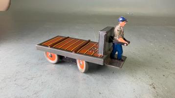 Bing spoor 0 Bagagewagen met figuur 10/6143 met uurwerk beschikbaar voor biedingen