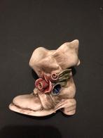 Mooi miniatuurbeeldje keramiek Schoenlaarsje, Ophalen of Verzenden