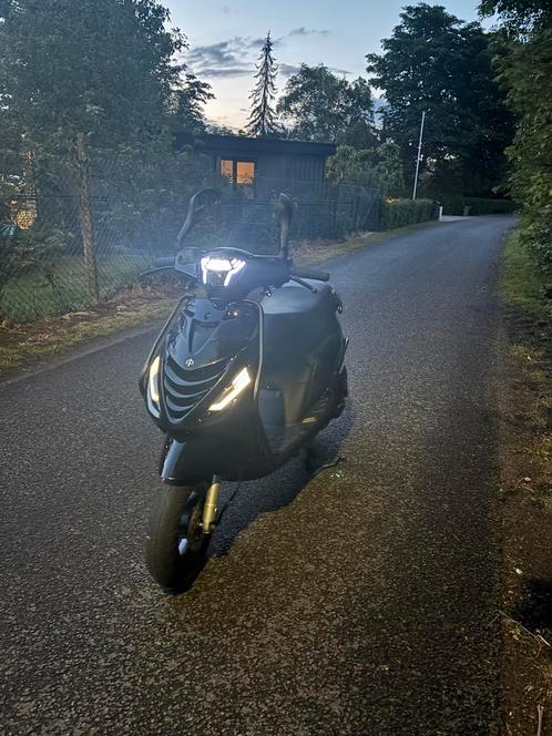 Piaggio zip 4 takt 2v 50cc (schiet vlammen), Fietsen en Brommers, Scooters | Piaggio, Zo goed als nieuw, Zip, Benzine, Ophalen