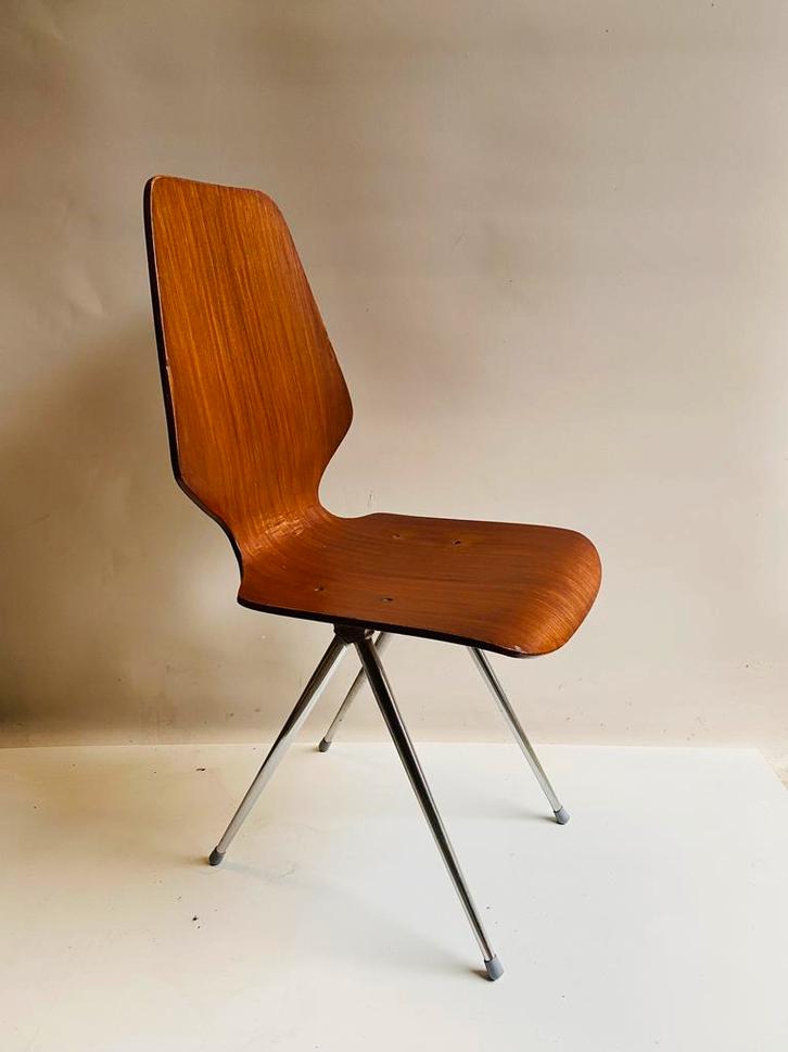 Jaren 60 stoel in stijl van Carlo Ratti, Huis en Inrichting, Stoelen, Gebruikt, Eén, Hout, Metaal, Bruin, Ophalen of Verzenden