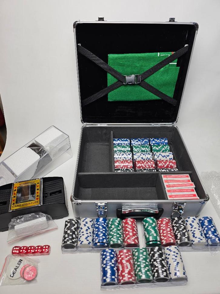 # Uitgebreide Poker Set met Kleed en Extra's en 600 Fishes, Hobby en Vrije tijd, Gezelschapsspellen | Bordspellen, Gebruikt, Ophalen