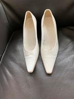 Wit leren pumps van Gabor maat 39, Kleding | Dames, Trouwkleding en Trouwaccessoires, Wit, Ophalen of Verzenden, Gedragen, Gabor