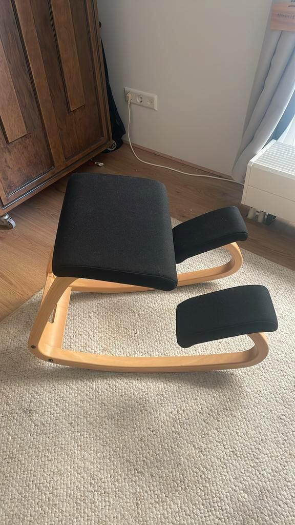 Varier kniestoel zwart, Huis en Inrichting, Bureaustoelen, Nieuw, Bureaukruk, Zwart, Ergonomisch, Ophalen of Verzenden