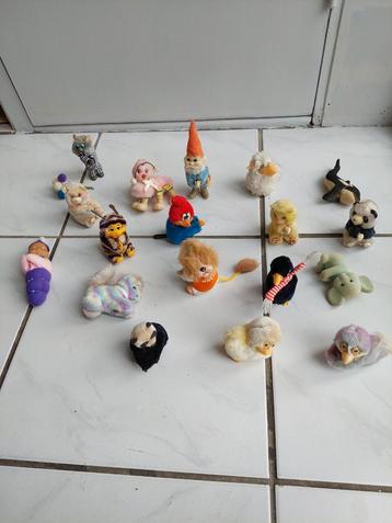 Unieke verzameling van 18 vintage knijppoppetjes. l beschikbaar voor biedingen