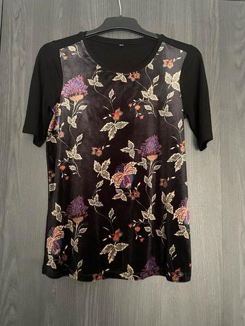 Fluweelachtige Top met Bloemenprint, maat M/L beschikbaar voor biedingen