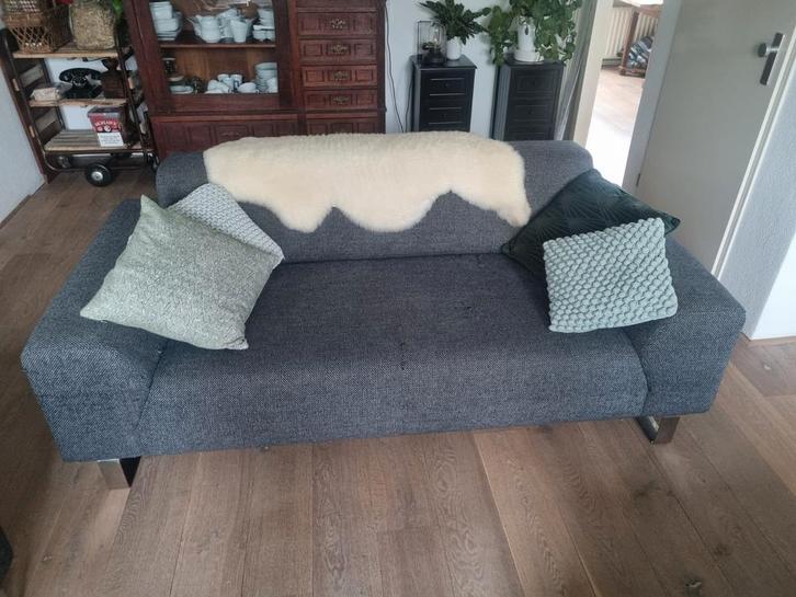 Montel Bank 2-3 Zits Antraciet + RVS poten.
Sofa / Zitbank, Huis en Inrichting, Banken | Sofa's en Chaises Longues, Gebruikt, Tweepersoons