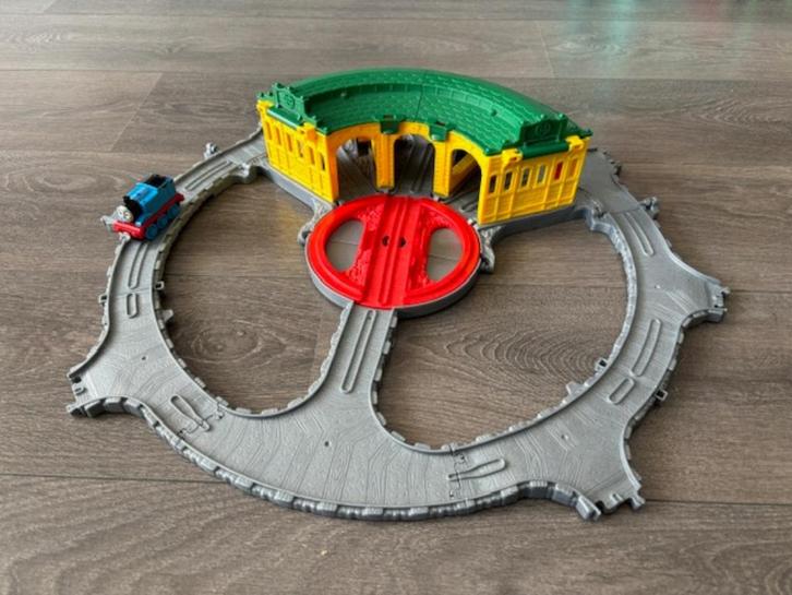 Thomas Adventures Station / Remise (200564), Kinderen en Baby's, Speelgoed | Thomas de Trein, Zo goed als nieuw, Ophalen