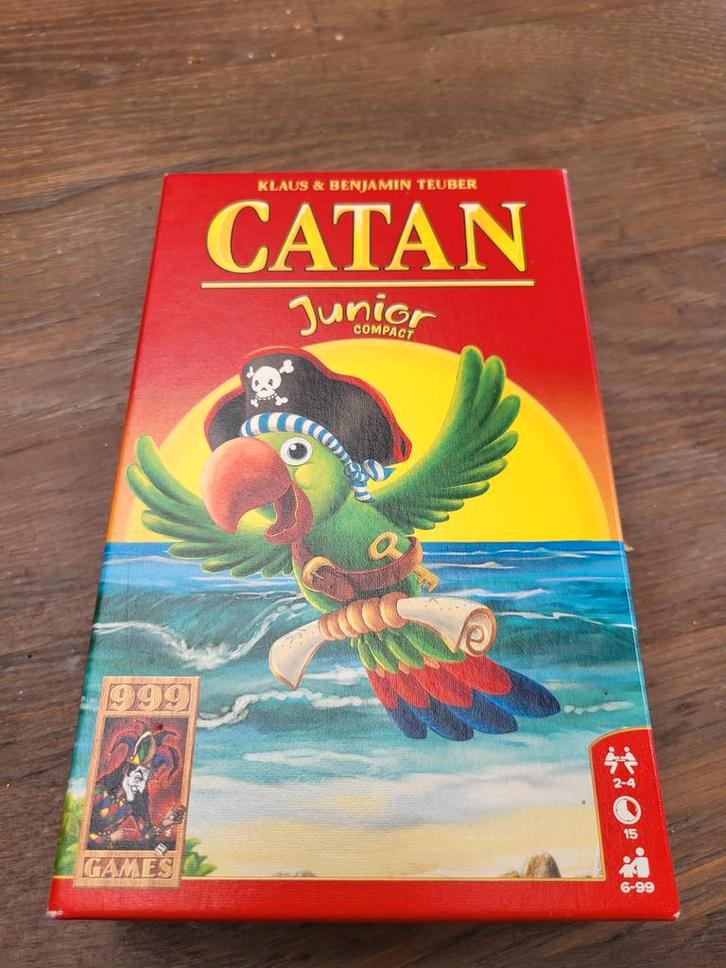 Catan Junior Compact - Reisspel voor Jonge Piraten!, Hobby en Vrije tijd, Gezelschapsspellen | Bordspellen, Zo goed als nieuw