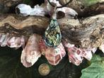 Ketting leer hanger van Klei met parelmoer schelpen, Ophalen of Verzenden, Nieuw, Wit, Steen of Mineraal