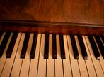 Antieke piano GRATIS  decoratie object, Muziek en Instrumenten, Piano's, Ophalen of Verzenden, Gebruikt, Bruin