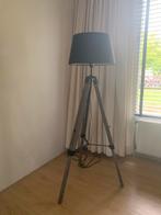 Driepoot staande zwarte lamp met hout zgan, Ophalen of Verzenden, Zo goed als nieuw, Hout, 150 tot 200 cm