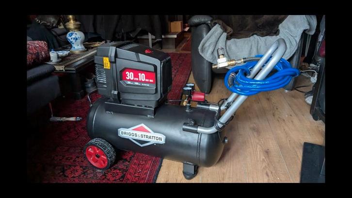 COMPRESSOR, Doe-het-zelf en Verbouw, Compressors, Zo goed als nieuw, 25 tot 100 liter, 200 tot 400 liter/min, Olievrij, Ophalen