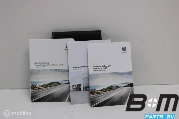 Instructieboekjes Duits VW Passat B8, Auto-onderdelen, Overige Auto-onderdelen, Gebruikt
