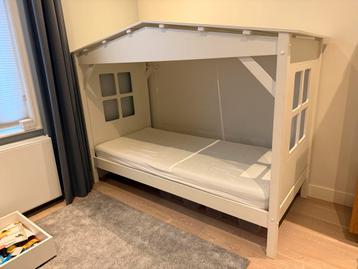 Leuk kinderbed huisvorm 90x200 + matras beschikbaar voor biedingen