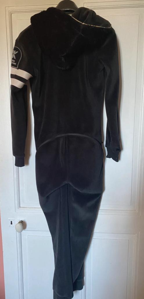 Onepiece Onesie - Maat S limited edition velour goud, Kleding | Dames, Jumpsuits, Nieuw, Maat 36 (S), Zwart, Ophalen of Verzenden