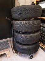 Winterbanden Skoda met velgen en statief, Auto diversen, Ophalen, Zo goed als nieuw