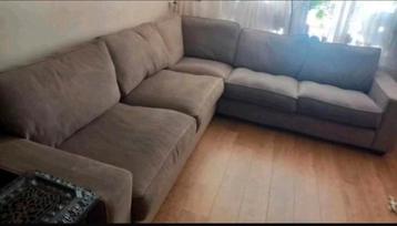 Grote taupe hoekbank
300 bij 290 cm beschikbaar voor biedingen