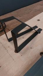 2 leuke ijzeren schaphouders zwart., Ophalen, Zo goed als nieuw