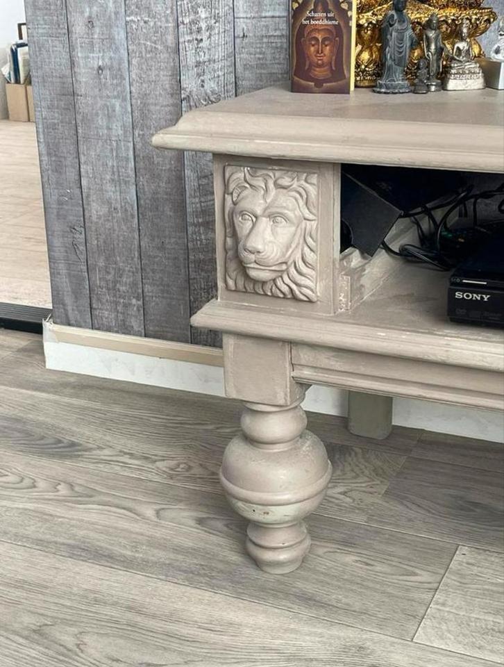 Houten TV Meubel met Leeuwenkoppen, Huis en Inrichting, Kasten | Televisiemeubels, Gebruikt, 100 tot 150 cm, 25 tot 50 cm, Overige houtsoorten