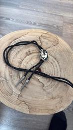 Bolo Tie country en western incl verzenden, Sieraden, Tassen en Uiterlijk, Kettingen, Ophalen of Verzenden, Zo goed als nieuw
