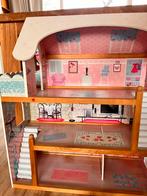 Prachtig Poppenhuis met Meubels en Poppetjes, Ophalen, Zo goed als nieuw, Poppenhuis