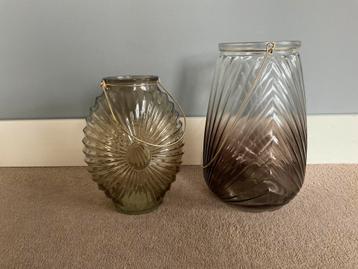 Twee mooie bruin/grijze vazen beschikbaar voor biedingen