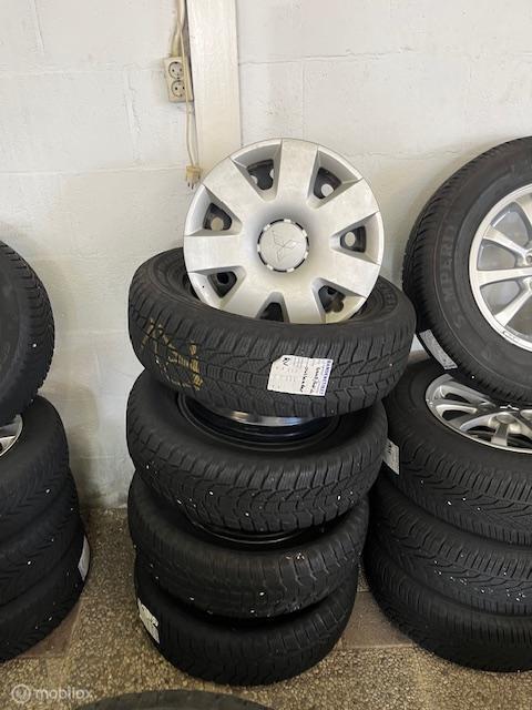 Winterband set 215/70/16 Mitsubishi Outlander ('07-'13), Auto-onderdelen, Banden en Velgen, Band(en), Winterbanden, 17 inch, 215 mm