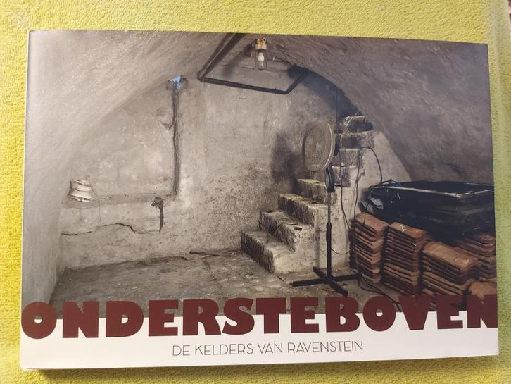 ONDERSTEBOVEN. De Kelders van Ravenstein - Ad van Drunen., Boeken, Geschiedenis | Stad en Regio, Zo goed als nieuw, Ophalen of Verzenden