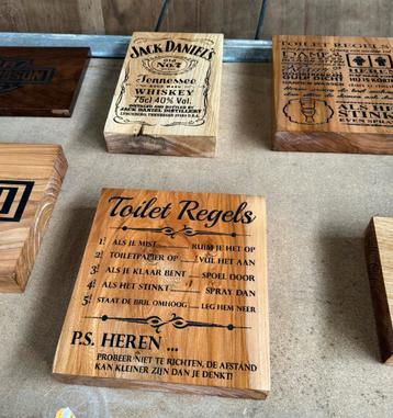 Persoonlijke graveer teksten op hout beschikbaar voor biedingen