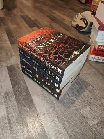 Julie Kagawa - Pupil Talon saga beschikbaar voor biedingen