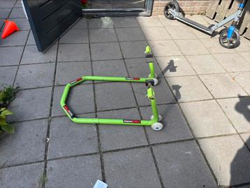 Paddock standaard beschikbaar voor biedingen