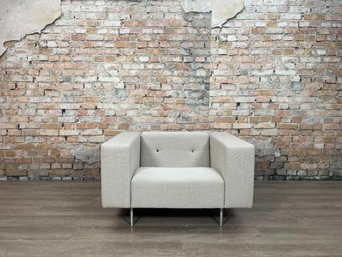 Moooi Bottoni fauteuil beige bij TheReSales, Huis en Inrichting, Fauteuils, Zo goed als nieuw, Metaal, Stof, 100 tot 125 cm, 75 tot 100 cm