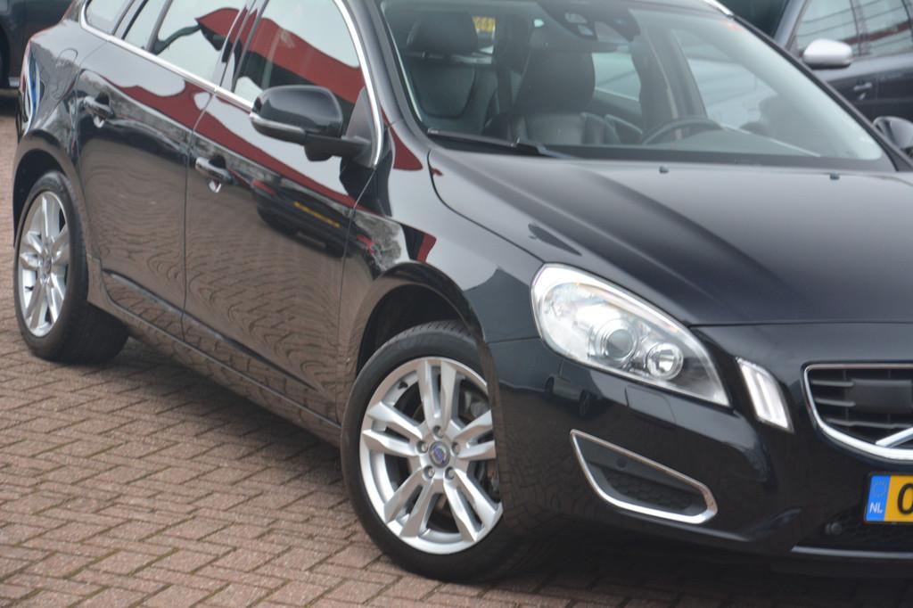 Volvo V60 2.0T Summum Nederlandse auto 223295 NAP dealeronde, Euro 5, Zwart, 203 pk, Onderhoudsboekje