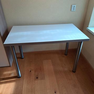 Gratis mooi stevig bureau of tafel 70 x 120cm beschikbaar voor biedingen