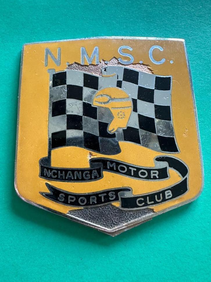 Emaille N.M.S.C. Mchanga Motor Sports Club badge. Oldtimer., Verzamelen, Merken en Reclamevoorwerpen, Gebruikt, Gebruiksvoorwerp