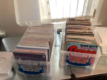 Ca. 230 singles, meest Engelstalig. Beatles, Stones, Tee-Set beschikbaar voor biedingen