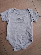 K151 Grijze romper Prenatal maat 50/56, Kinderen en Baby's, Babykleding | Maat 50, Nacht- of Onderkleding, Gebruikt, Jongetje of Meisje