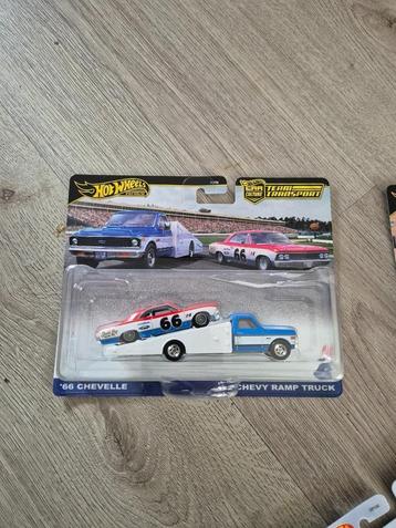 Hot Wheels Chevelle 66 & Chevy Ramp Truck 72 Team Transport beschikbaar voor biedingen