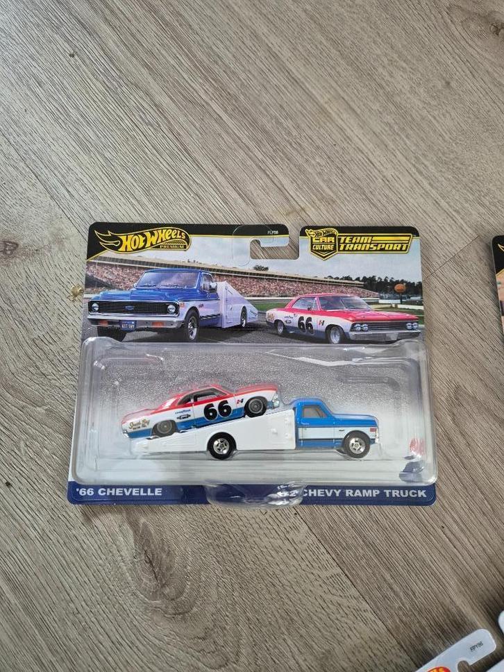 Hot Wheels Chevelle 66 & Chevy Ramp Truck 72 Team Transport, Hobby en Vrije tijd, Modelauto's | Overige schalen, Nieuw, Auto, Ophalen of Verzenden