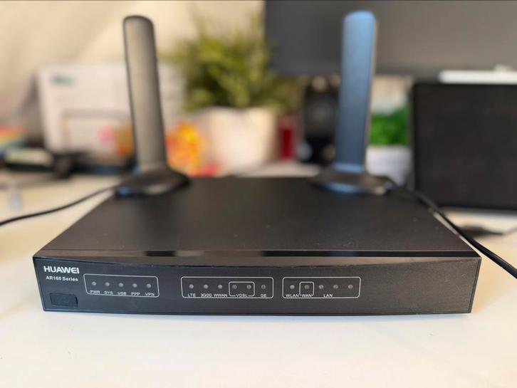 Huawei AR169FGW‑L | 4G LTE/Wi‑Fi Router met antennes, Computers en Software, Routers en Modems, Gebruikt, Router, Ophalen of Verzenden
